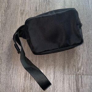 The Belt Bag in Black - BEIS